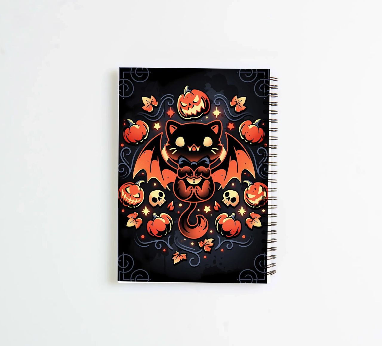 chauve-souris chat citrouilles crânes feuilles d'automne étoiles tourbillons queue aile carnet à spirale de Ashish Kashyap
