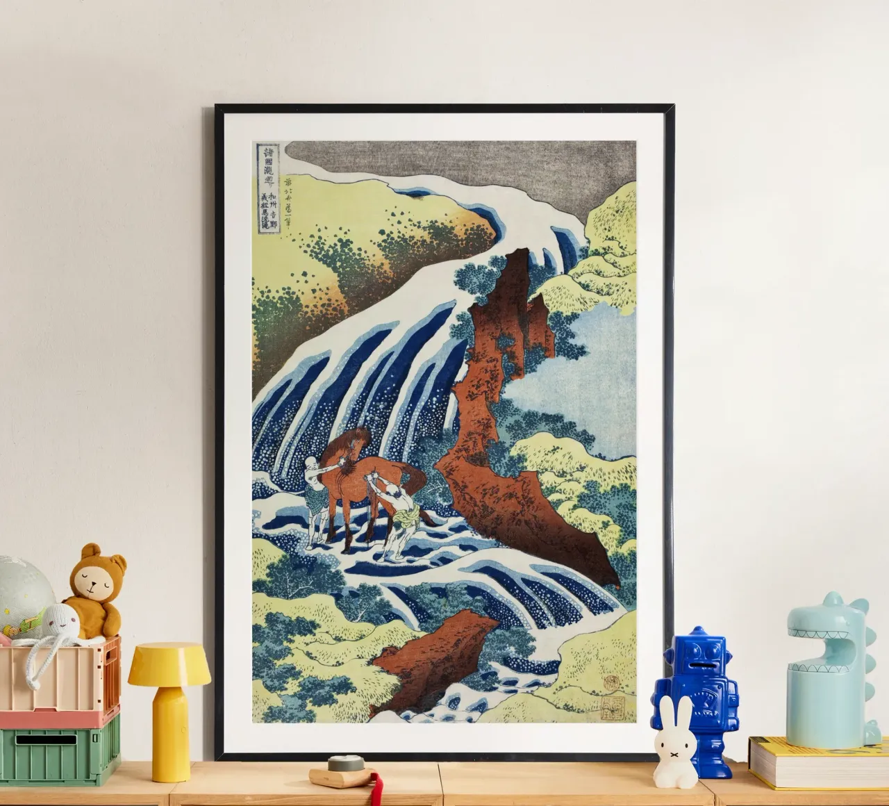Hokusai - Le cascate per il lavaggio dei cavalli di Yoshitsune a Yoshino poster con telaio in legno da Wirla