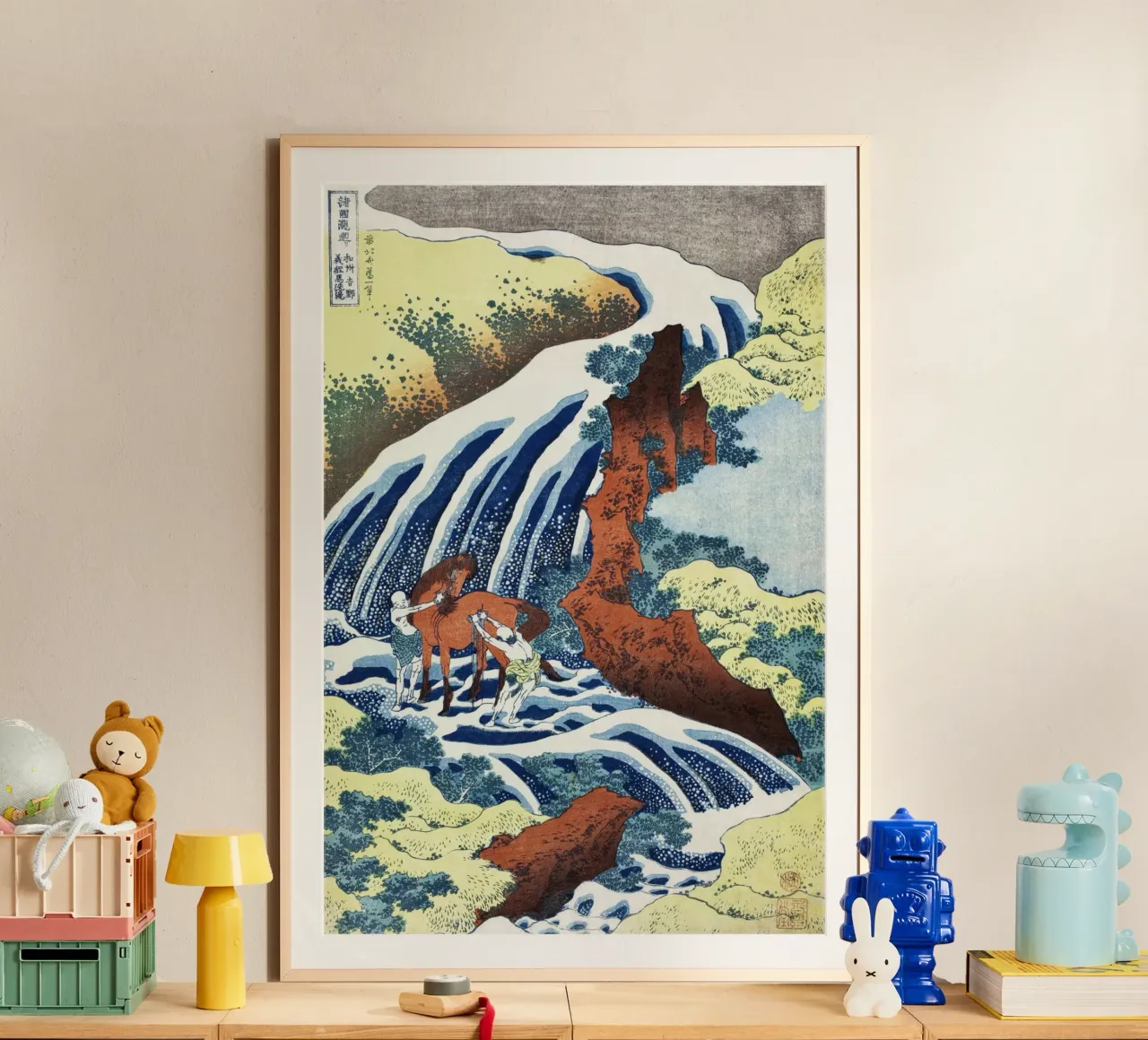 Hokusai - Le cascate per il lavaggio dei cavalli di Yoshitsune a Yoshino poster con telaio in legno da Wirla