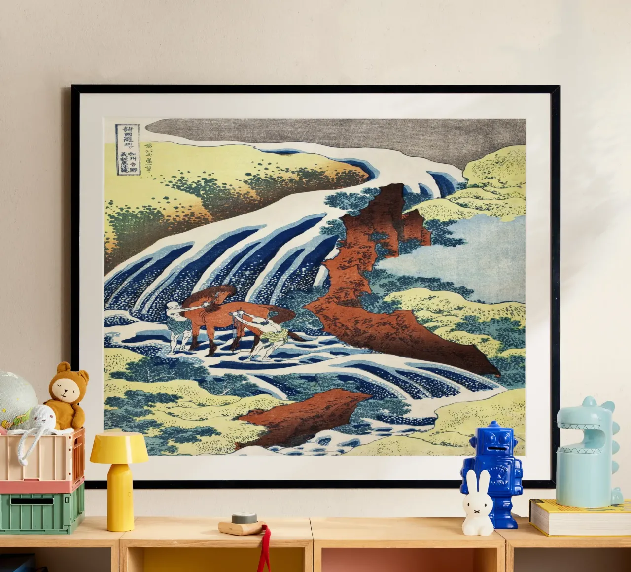 Hokusai - Le cascate per il lavaggio dei cavalli di Yoshitsune a Yoshino poster con telaio in legno da Wirla