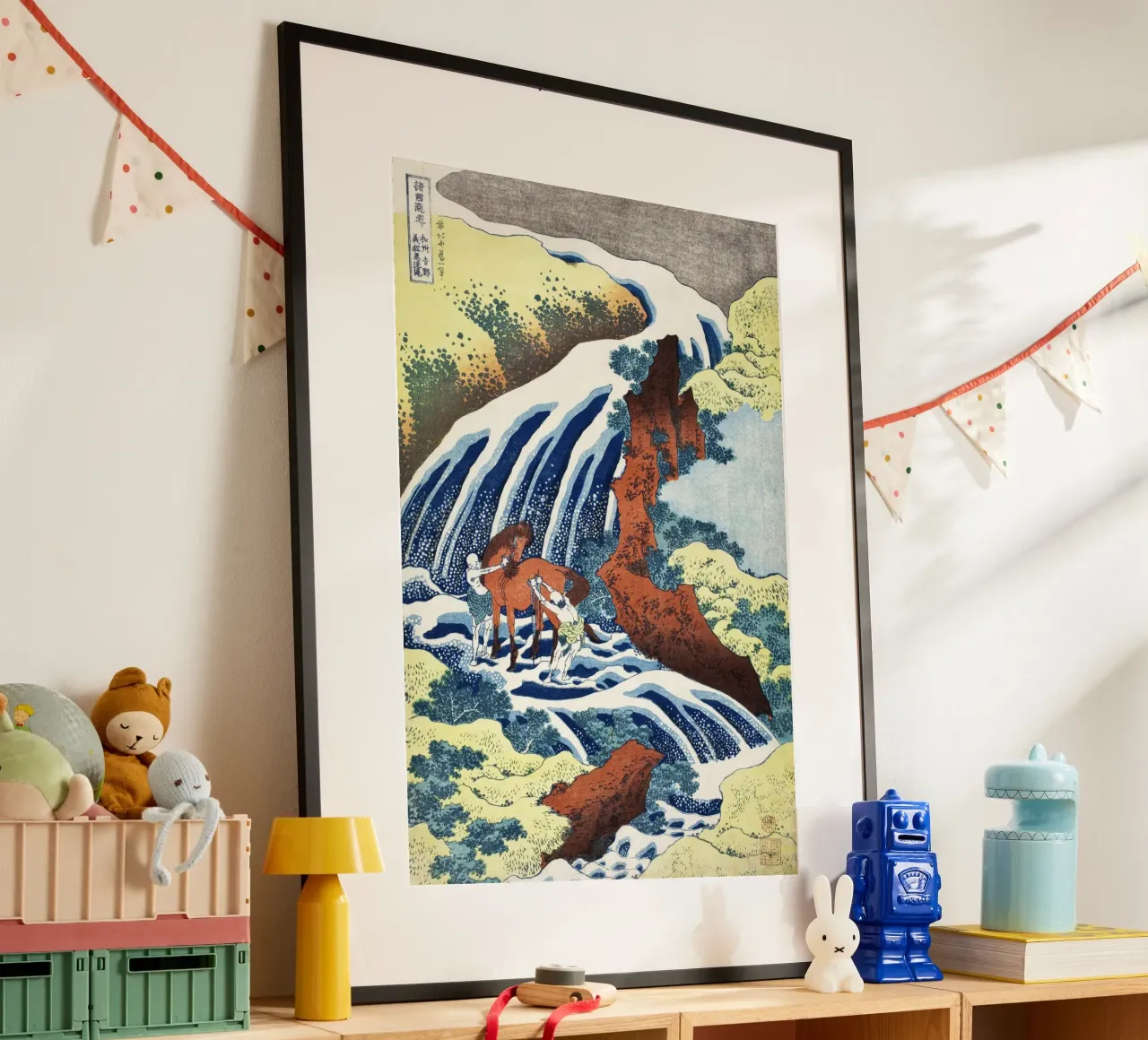 Hokusai - Le cascate per il lavaggio dei cavalli di Yoshitsune a Yoshino poster con telaio in legno da Wirla