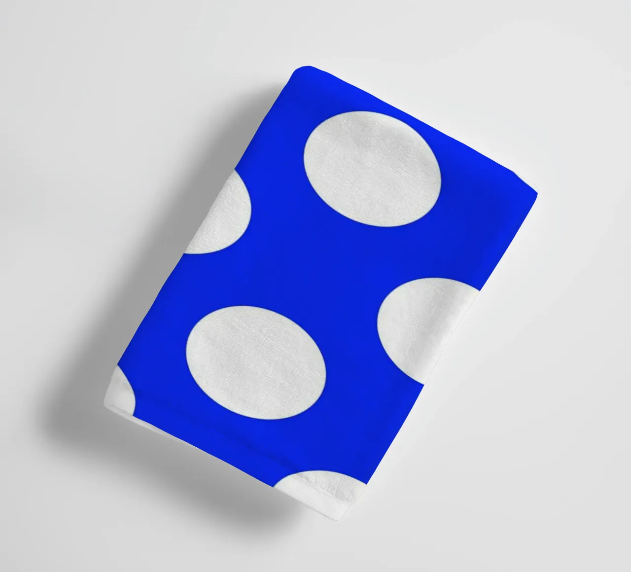 Pois in blu cobalto asciugamano da bagno da Happy Littles