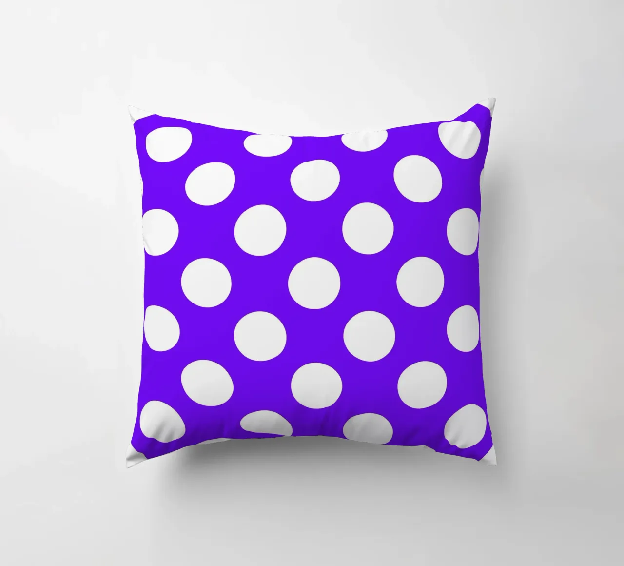 Pois in viola intenso cuscino da Happy Littles