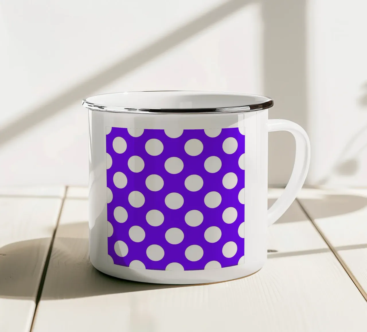 Pois in viola intenso tazza in smalto da Happy Littles