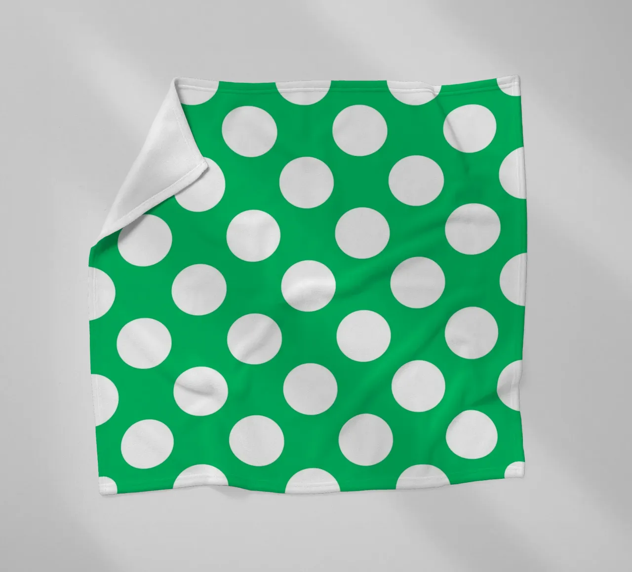 Polka Dots in Smaragdgrün Fleecedecke von Happy Littles