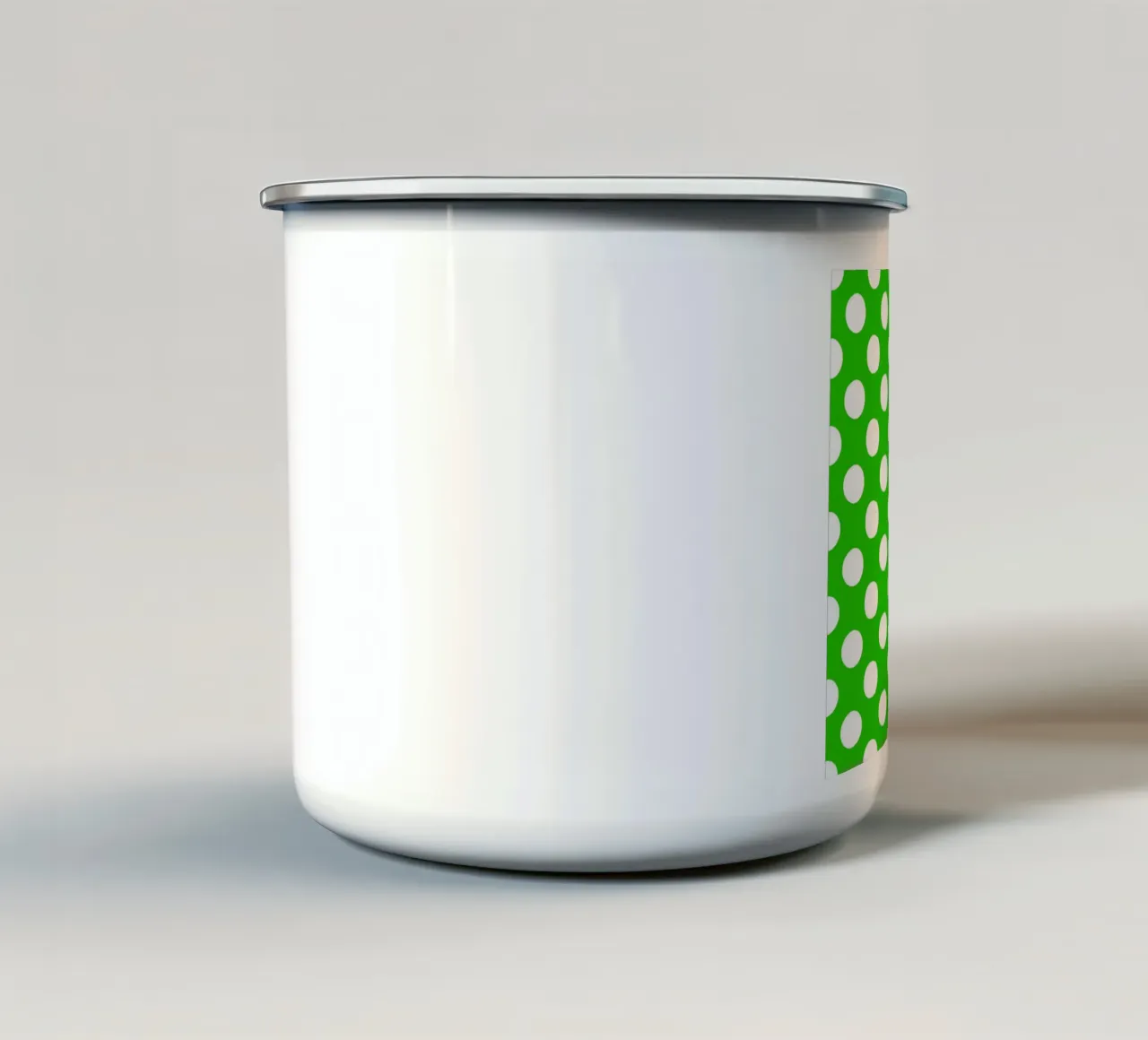 Pois verdi tazza in smalto da Happy Littles