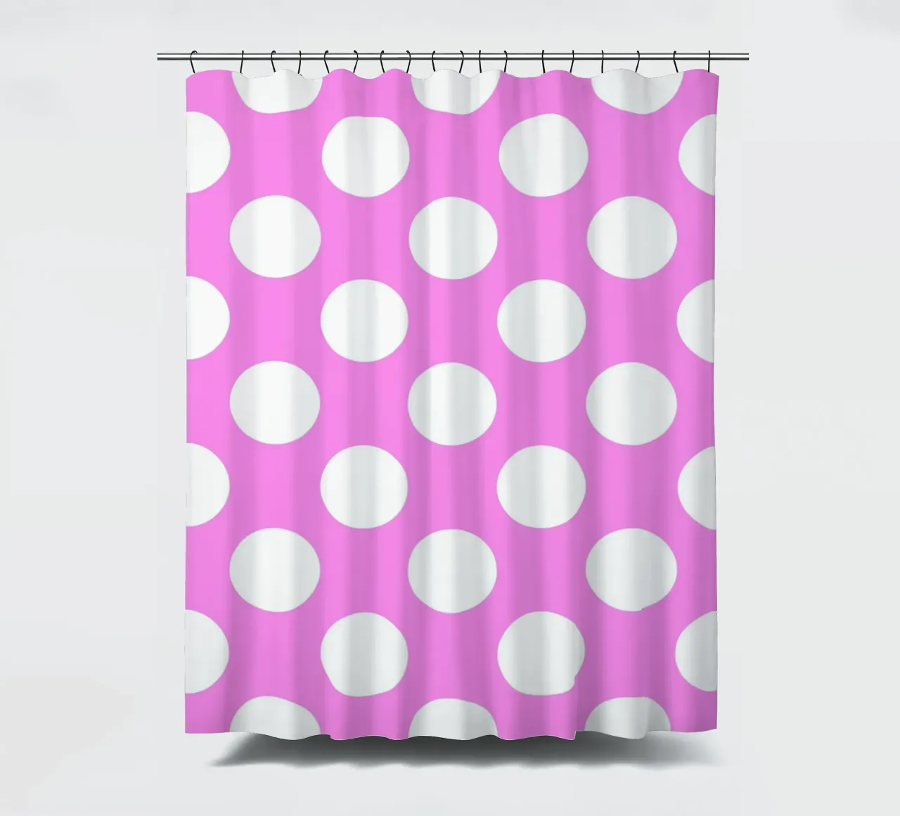 Polka Dots in Rosa Duschvorhang von Happy Littles