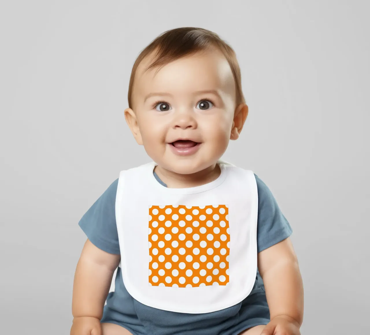 Polka Dots in Tangerine Babylätzchen von Happy Littles
