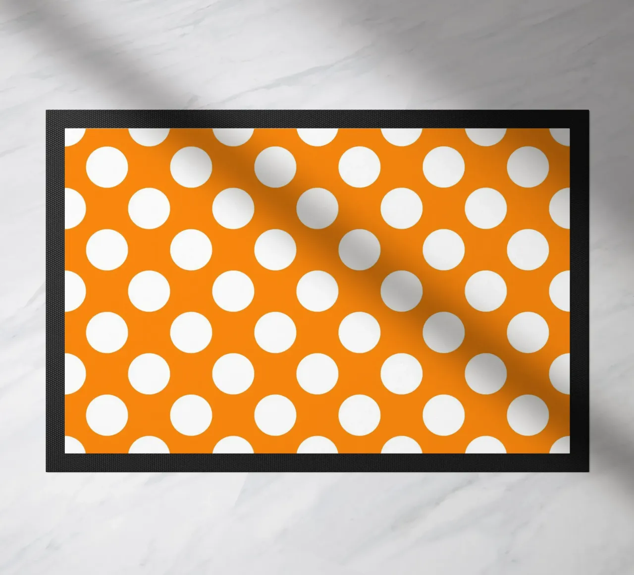 Polka Dots in Tangerine Fußmatte von Happy Littles