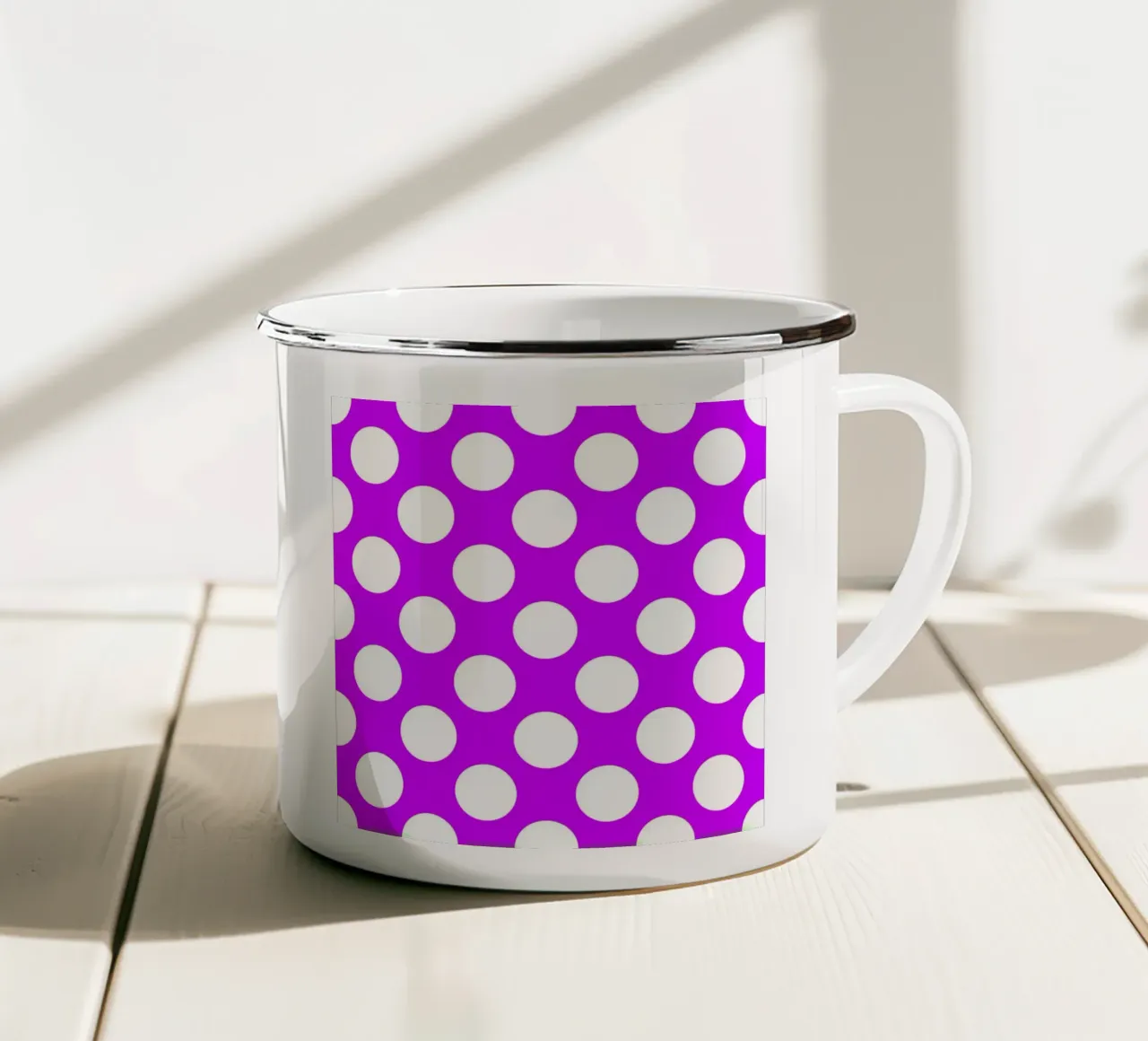 Pois in viola vibrante tazza in smalto da Happy Littles