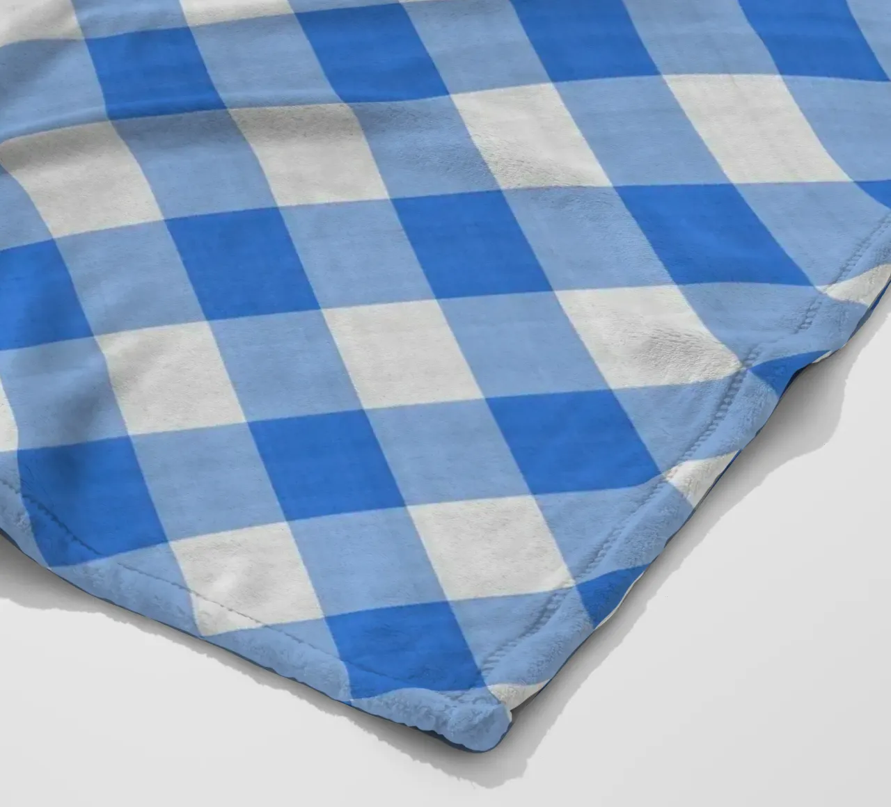 Gingham in blu coperta in pile da Happy Littles