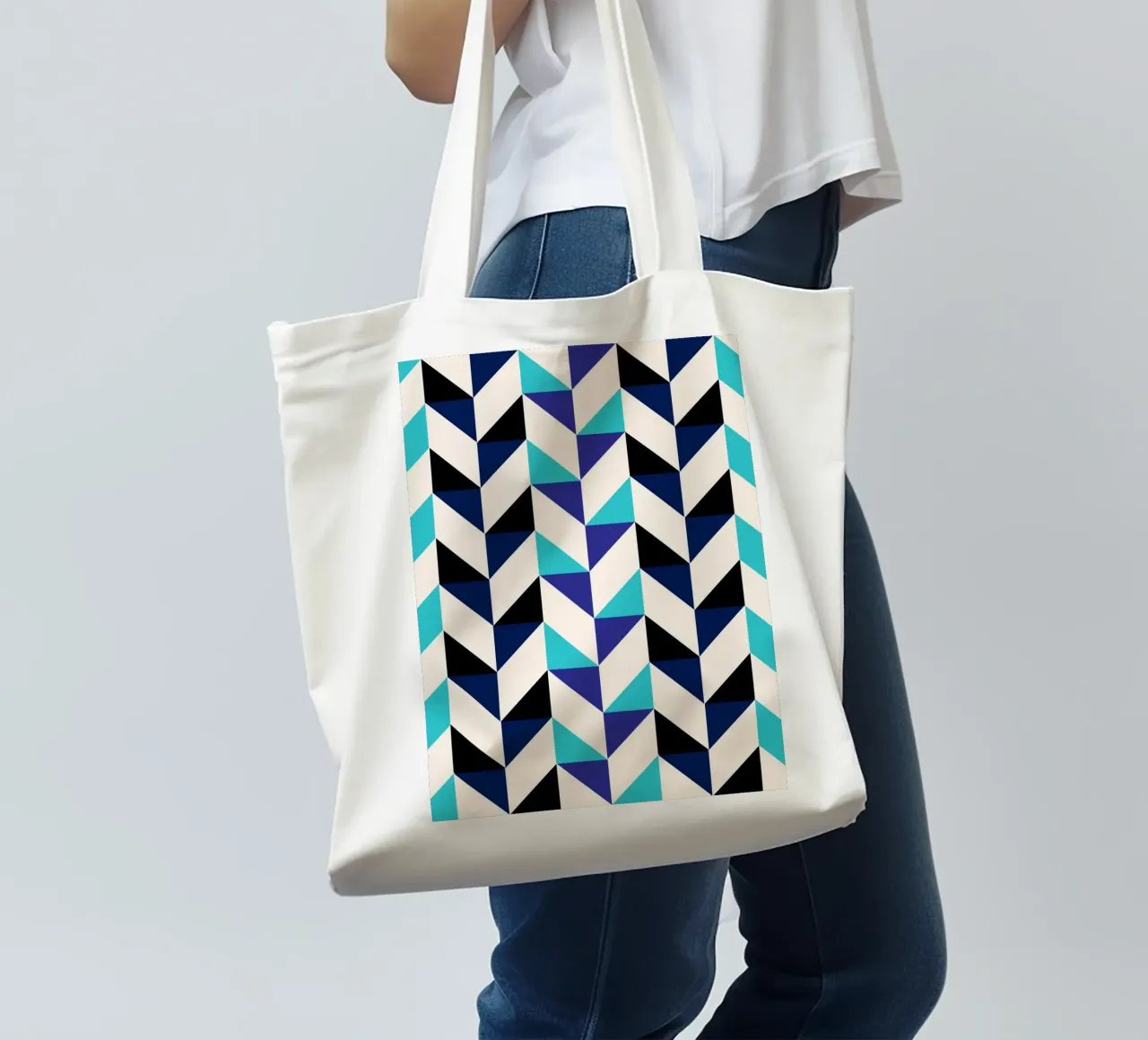Geometrisches Chevron-Muster - Moderne blaue & schwarze abstrakte Kunst Jutebeutel von NorwesClub