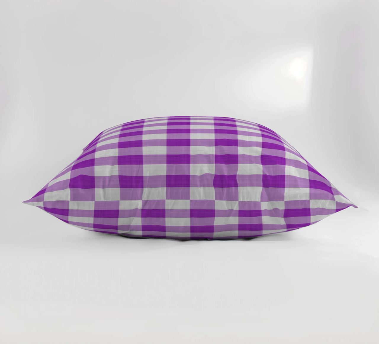 Gingham in viola chiaro grande cuscino da Happy Littles