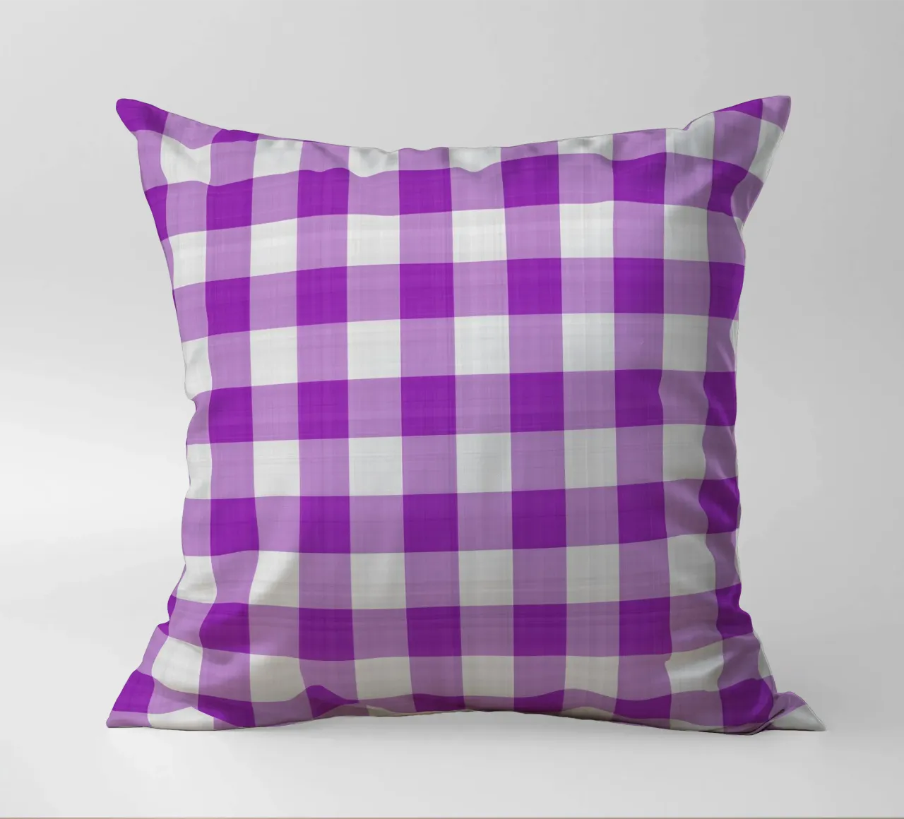 Gingham in viola chiaro grande cuscino da Happy Littles