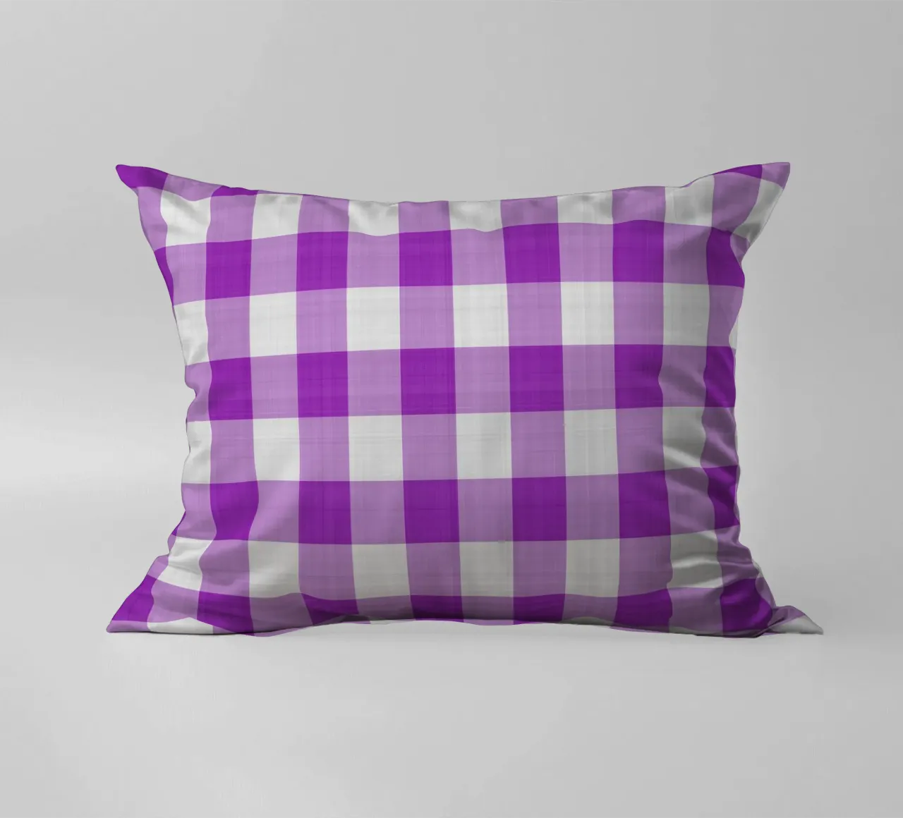 Gingham in Hellviolett Groß Kissen von Happy Littles