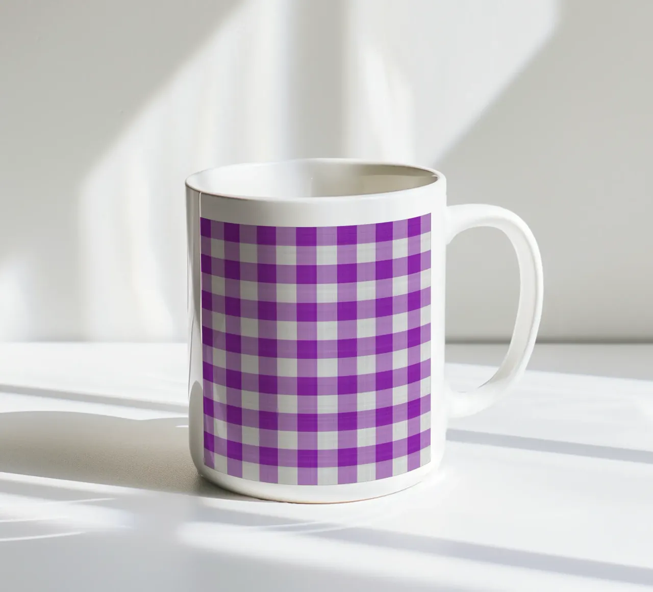 Guinga en morado claro grande taza de cerámica de Happy Littles