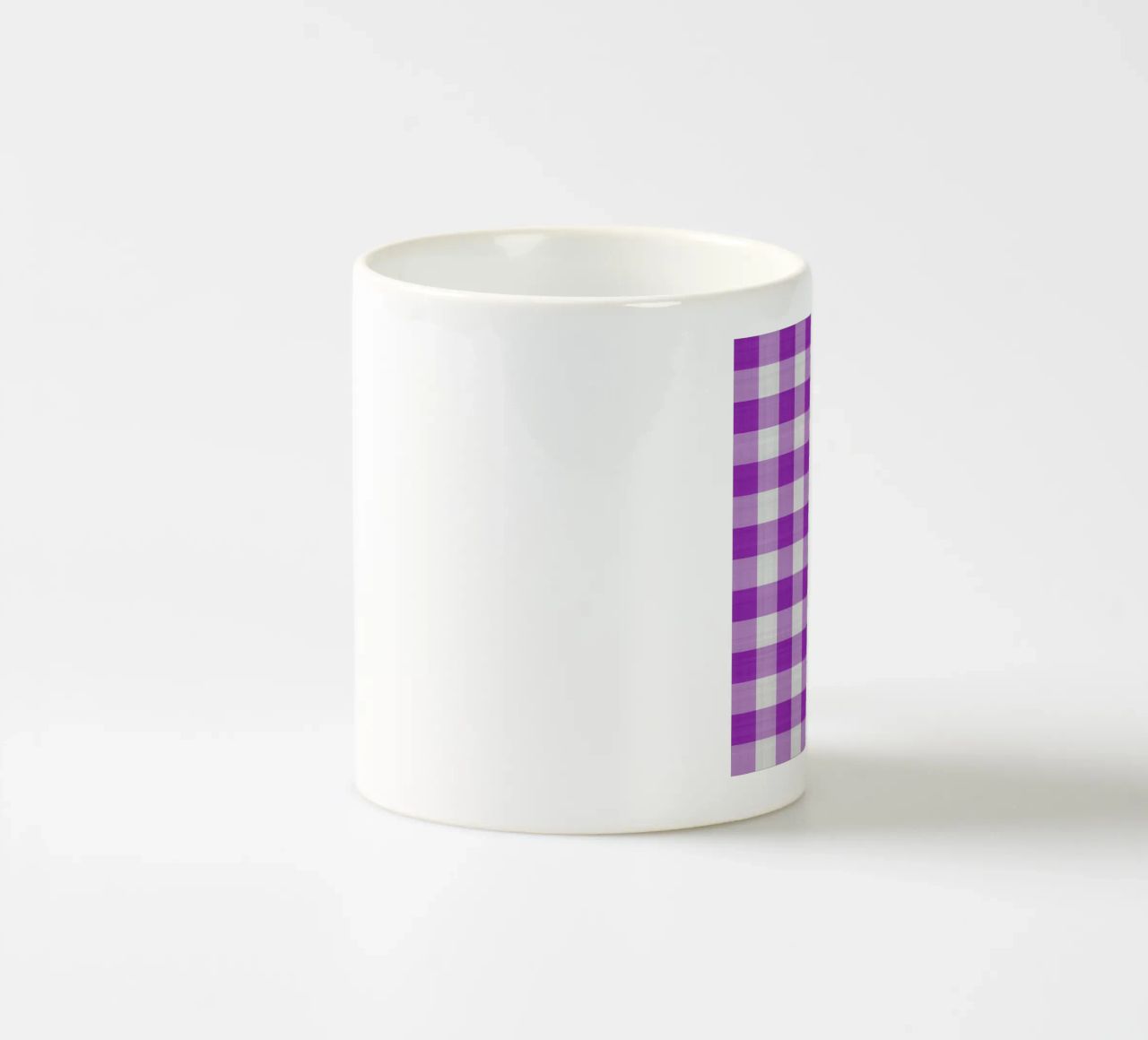 Gingham in viola chiaro grande tazza in ceramica da Happy Littles