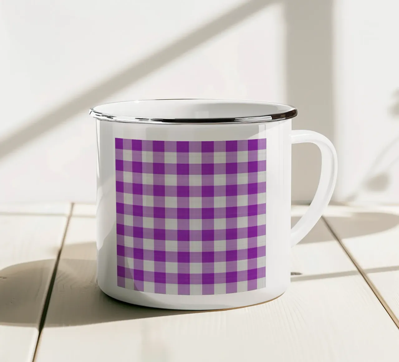 Gingham in Hellviolett Groß Emaille Tasse von Happy Littles