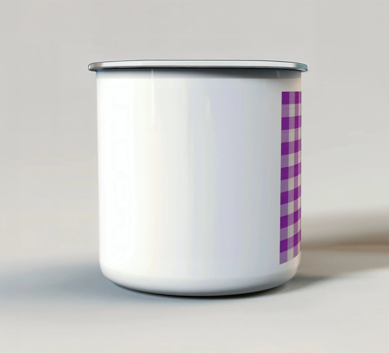 Gingham in viola chiaro grande tazza in smalto da Happy Littles