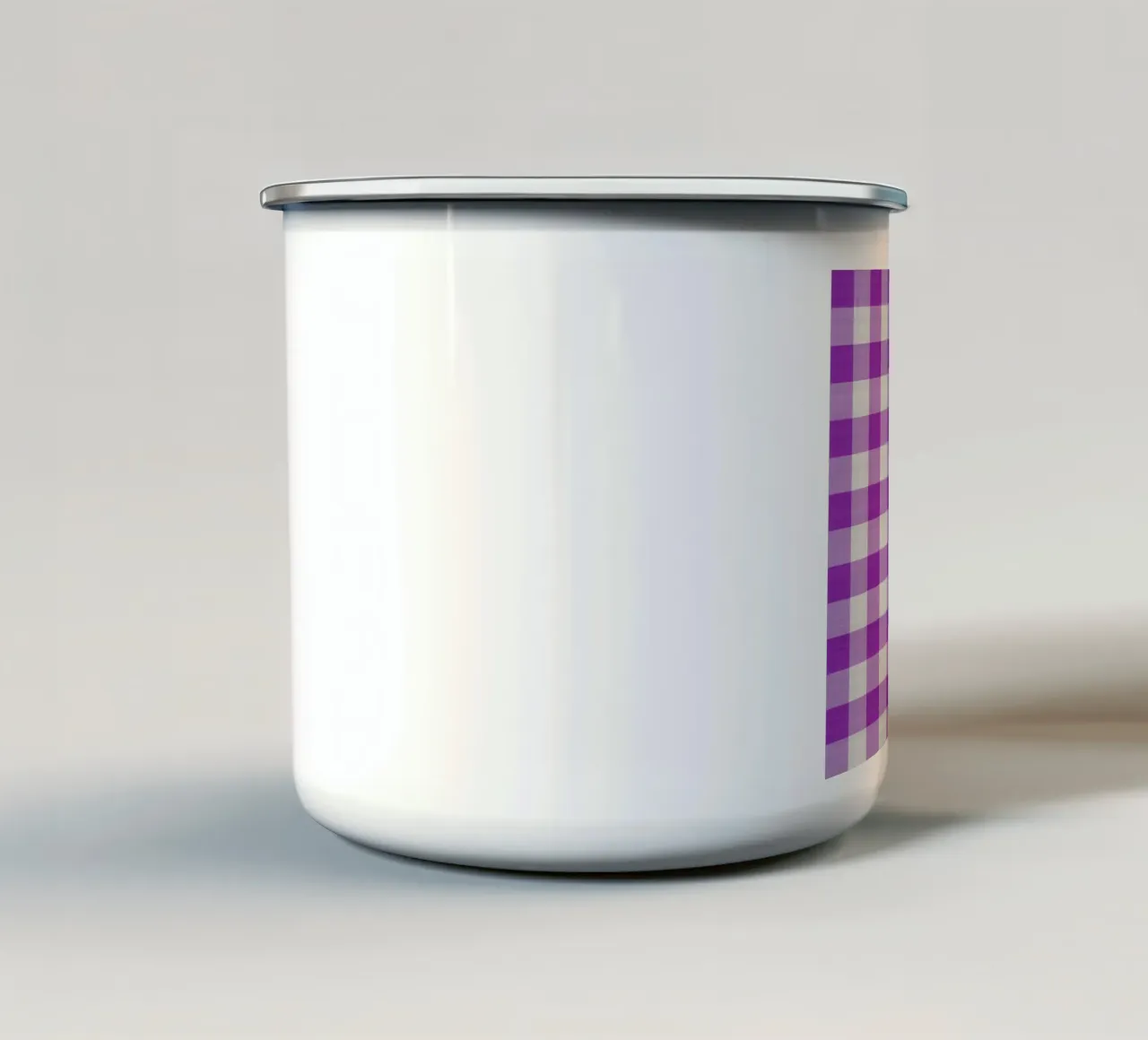 Gingham in Hellviolett Groß Emaille Tasse von Happy Littles