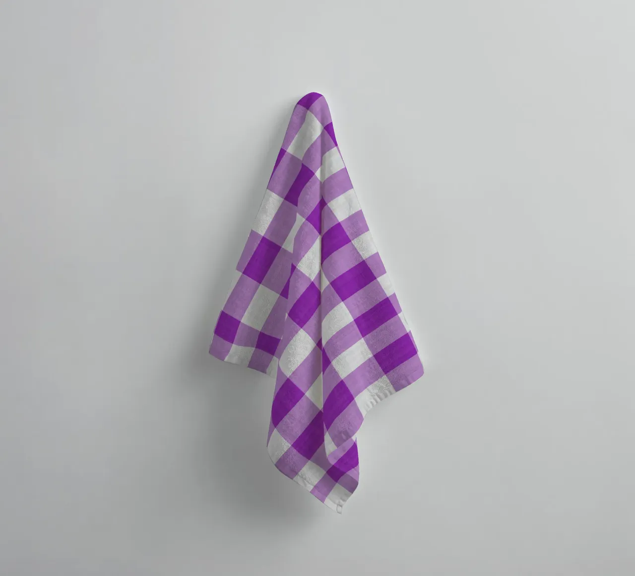 Gingham in Hellviolett Groß Handtuch von Happy Littles