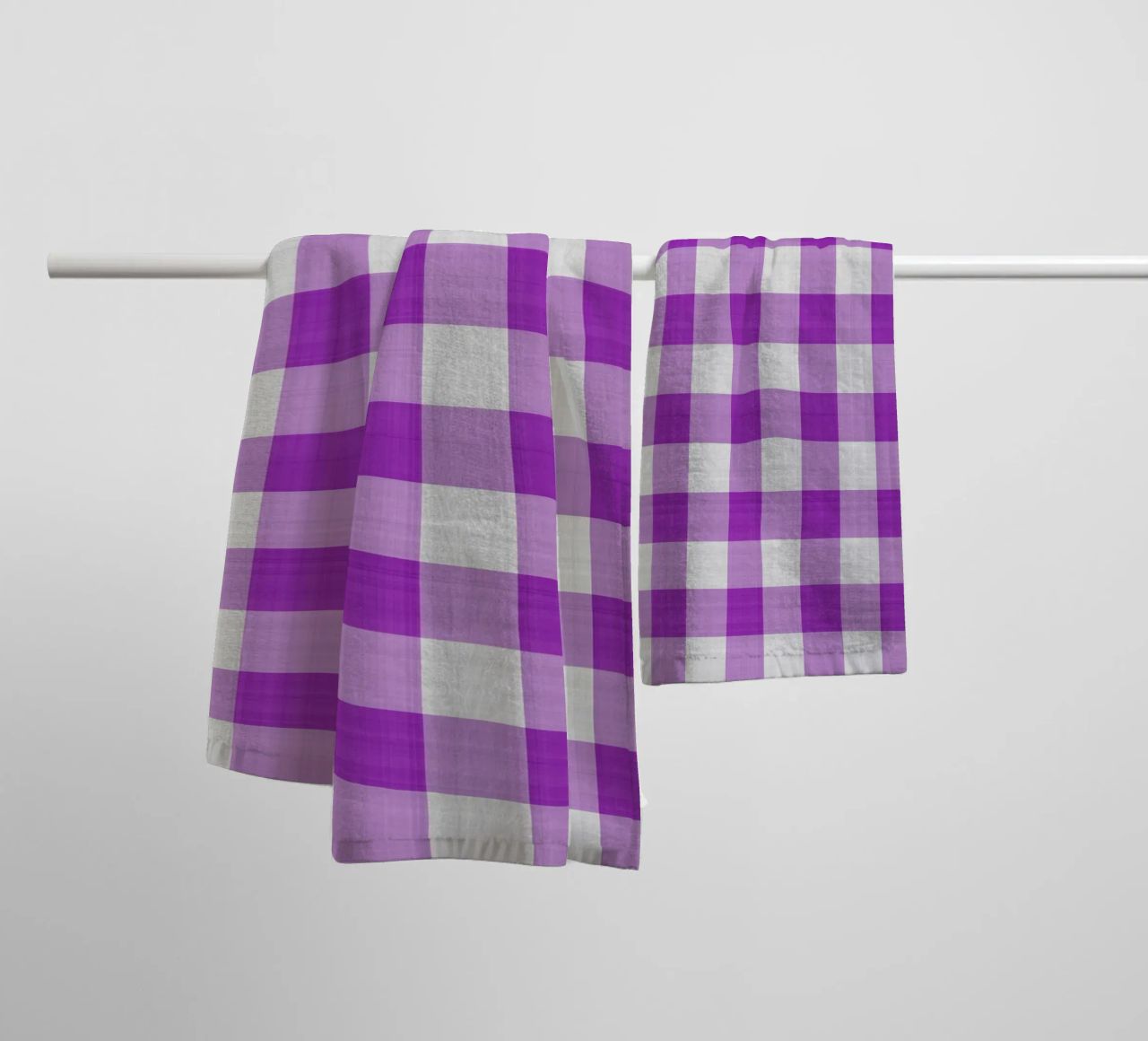 Gingham in viola chiaro grande asciugamano da bagno da Happy Littles