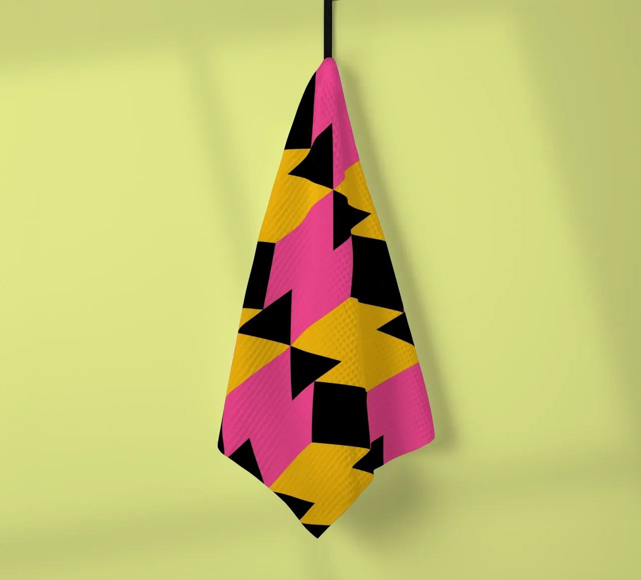 Op Art Zigzag Pattern - Imprimé géométrique rose, jaune et noir torchon de NorwesClub