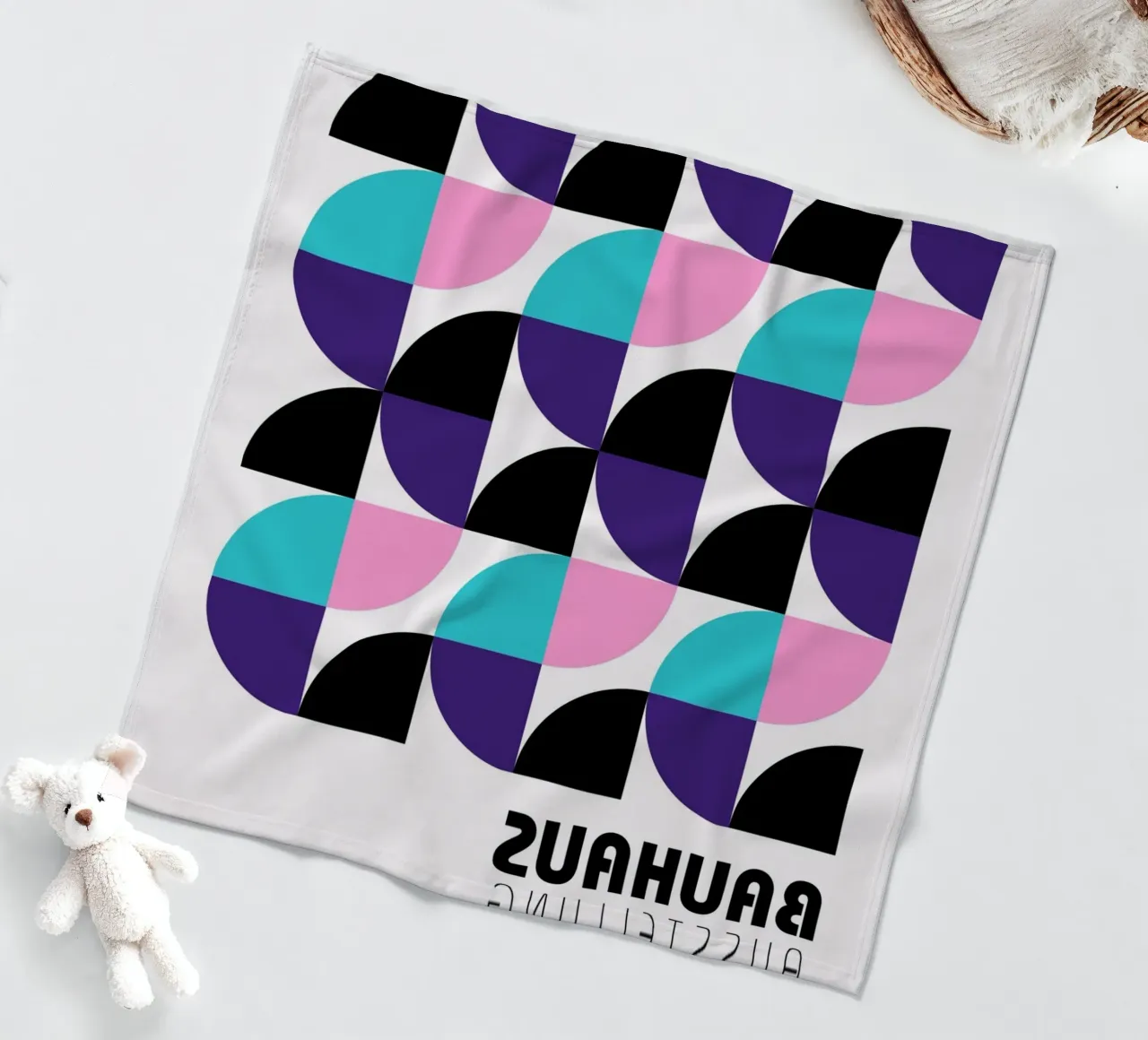 Bauhaus Geometric Grid - Modern Abstract Pop Art Print Fleecedecke von NorwesClub