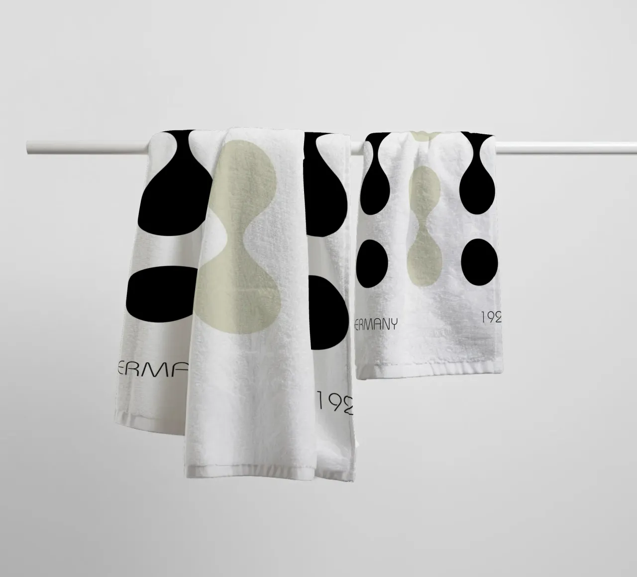 Exposición Bauhaus 1923 - Lámina Minimalista en Negro y Crema toalla de baño de NorwesClub