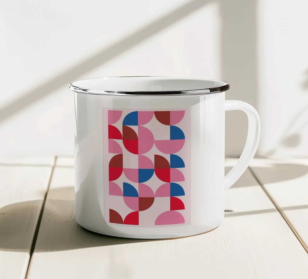 Armonia geometrica colorata - Patte astratto di ispirazione Bauhaus tazza in smalto da NorwesClub