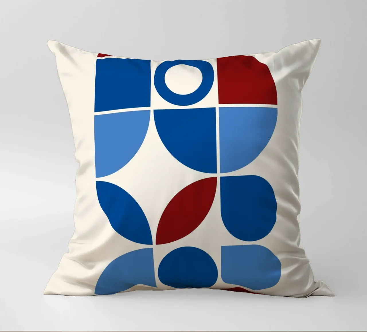 Geometrische Harmonie Blues & Reds - Moderner abstrakter Kunstdruck Kissen von NorwesClub