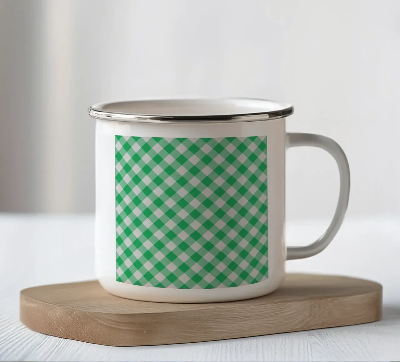 Gingham in verde foglia tazza in smalto da Happy Littles