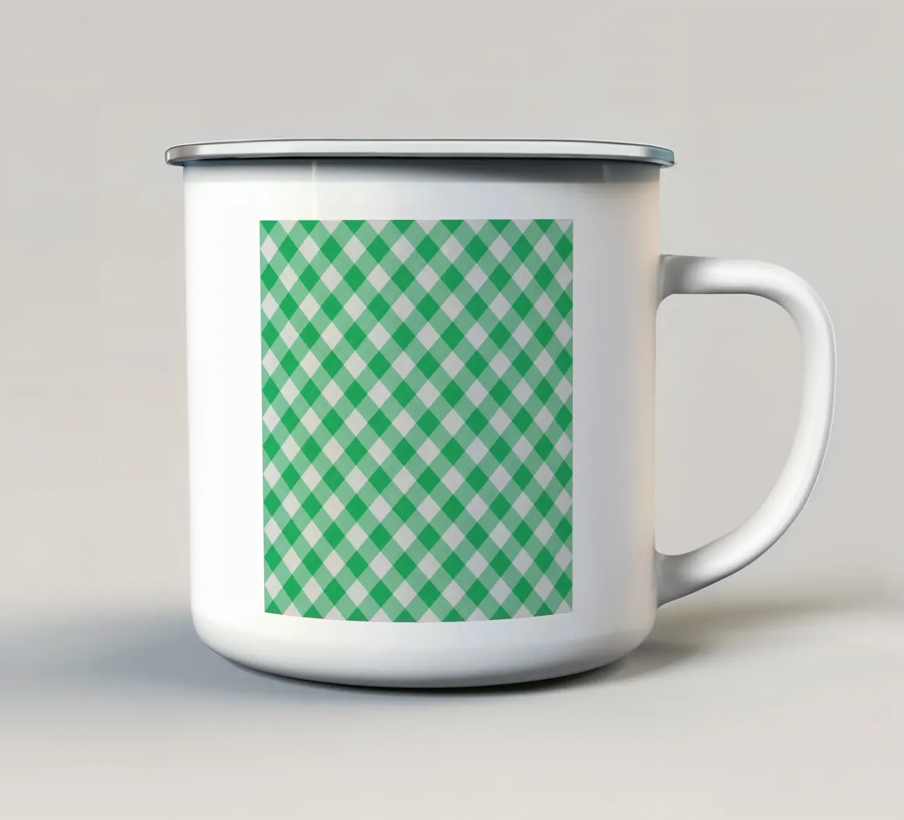 Gingham in verde foglia tazza in smalto da Happy Littles