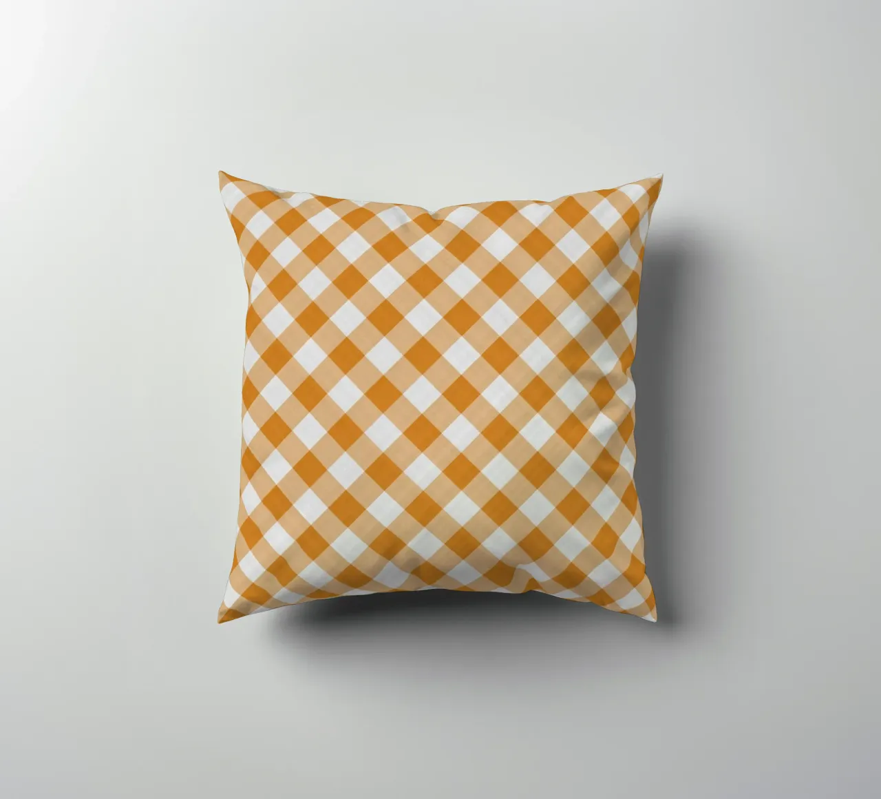 Gingham in arancione cuscino da Happy Littles