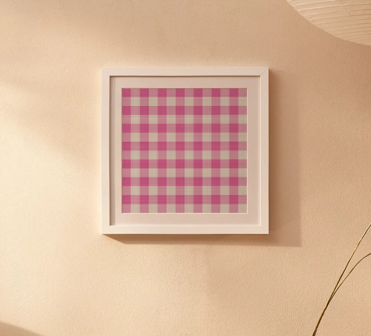 Gingham in rosa grande poster con telaio in plastica da Happy Littles