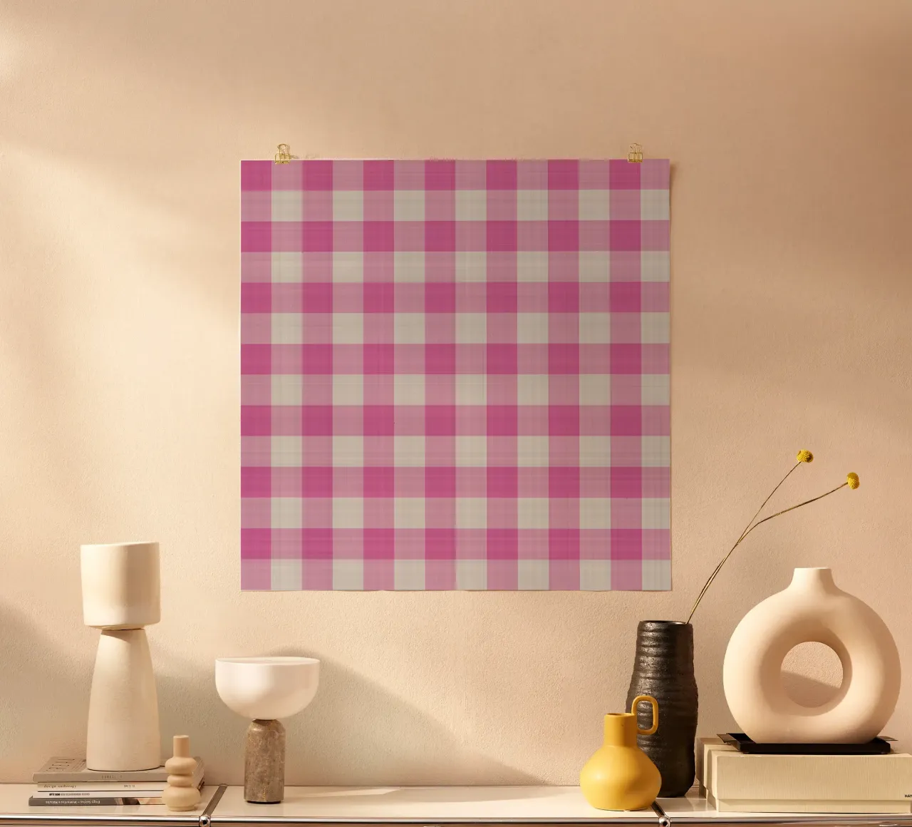 Gingham in rosa grande poster con telaio in plastica da Happy Littles