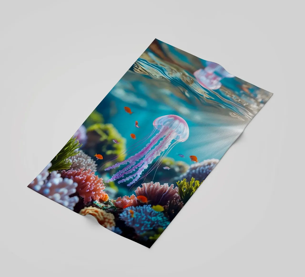 Kwal | Tra luce e riflessione telo mare da Trinkets NL Design Studio