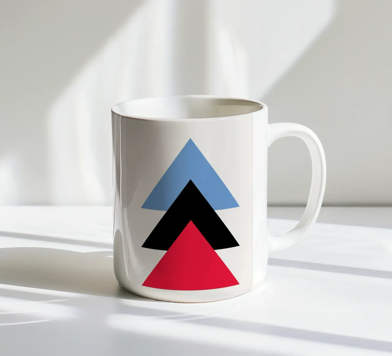 Ascesa Bauhaus: Triangoli geometrici, minimalista e moderno Tre tazza in ceramica da NorwesClub