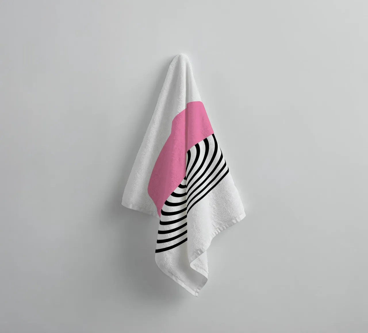 Memphis Pop: Círculo rosa y negro, moderno cuadro geométrico toalla de baño de NorwesClub