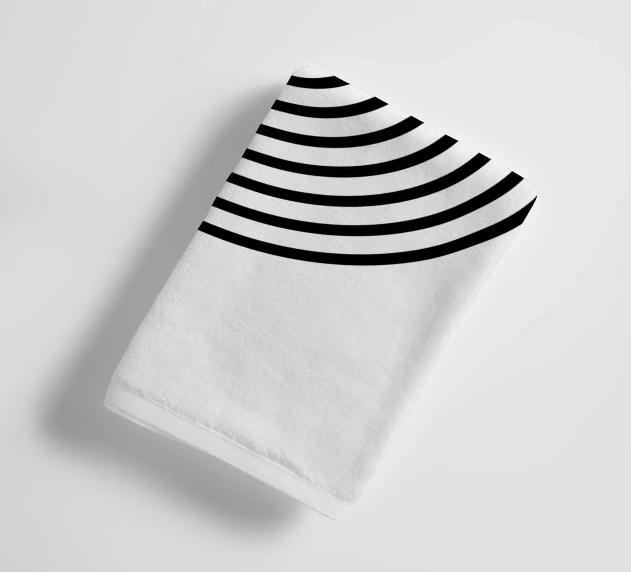 Memphis Pop: Círculo rosa y negro, moderno cuadro geométrico toalla de baño de NorwesClub