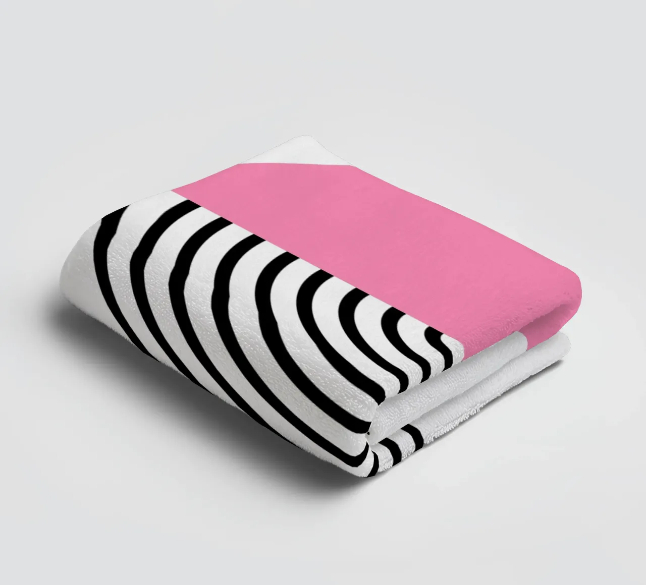 Memphis Pop: Círculo rosa y negro, moderno cuadro geométrico toalla de baño de NorwesClub