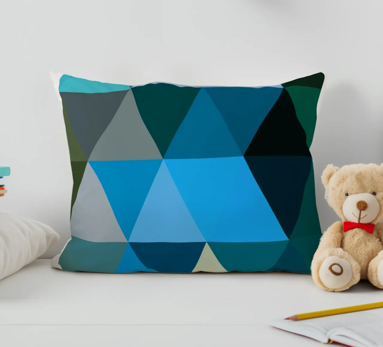 Triangles Bauhaus : Abstraction géométrique, tons froids Tendance Art coussin de NorwesClub