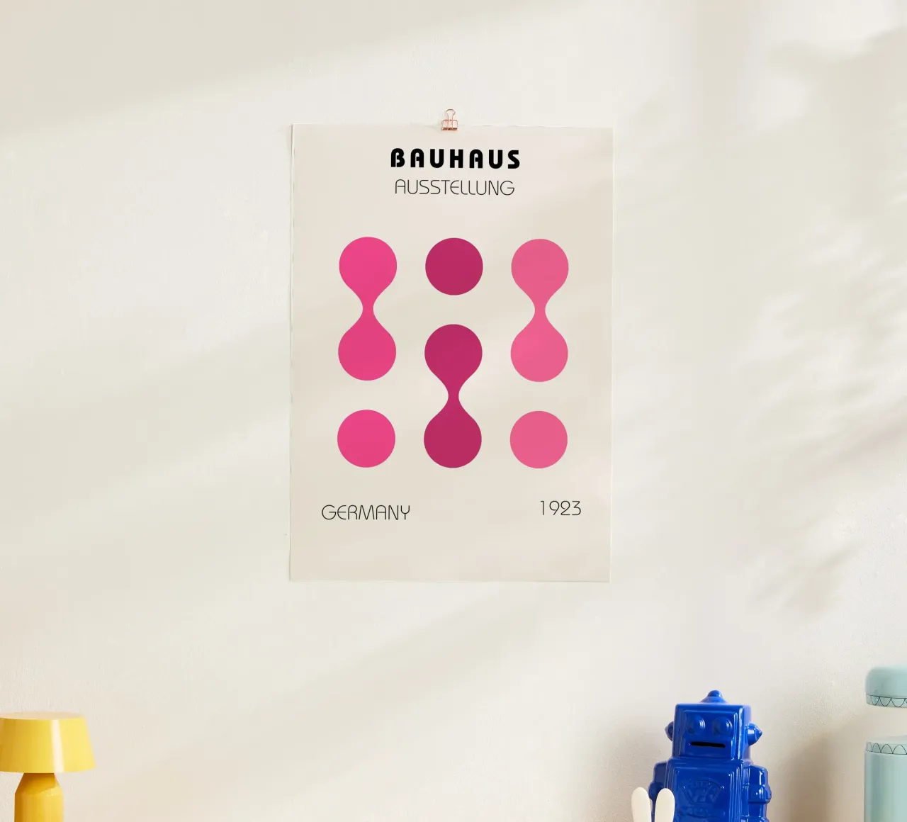 Bauhaus 1923 Pink: Abstract Geometric, Modernist Trend Art Poster mit Kunststoffrahmen von NorwesClub