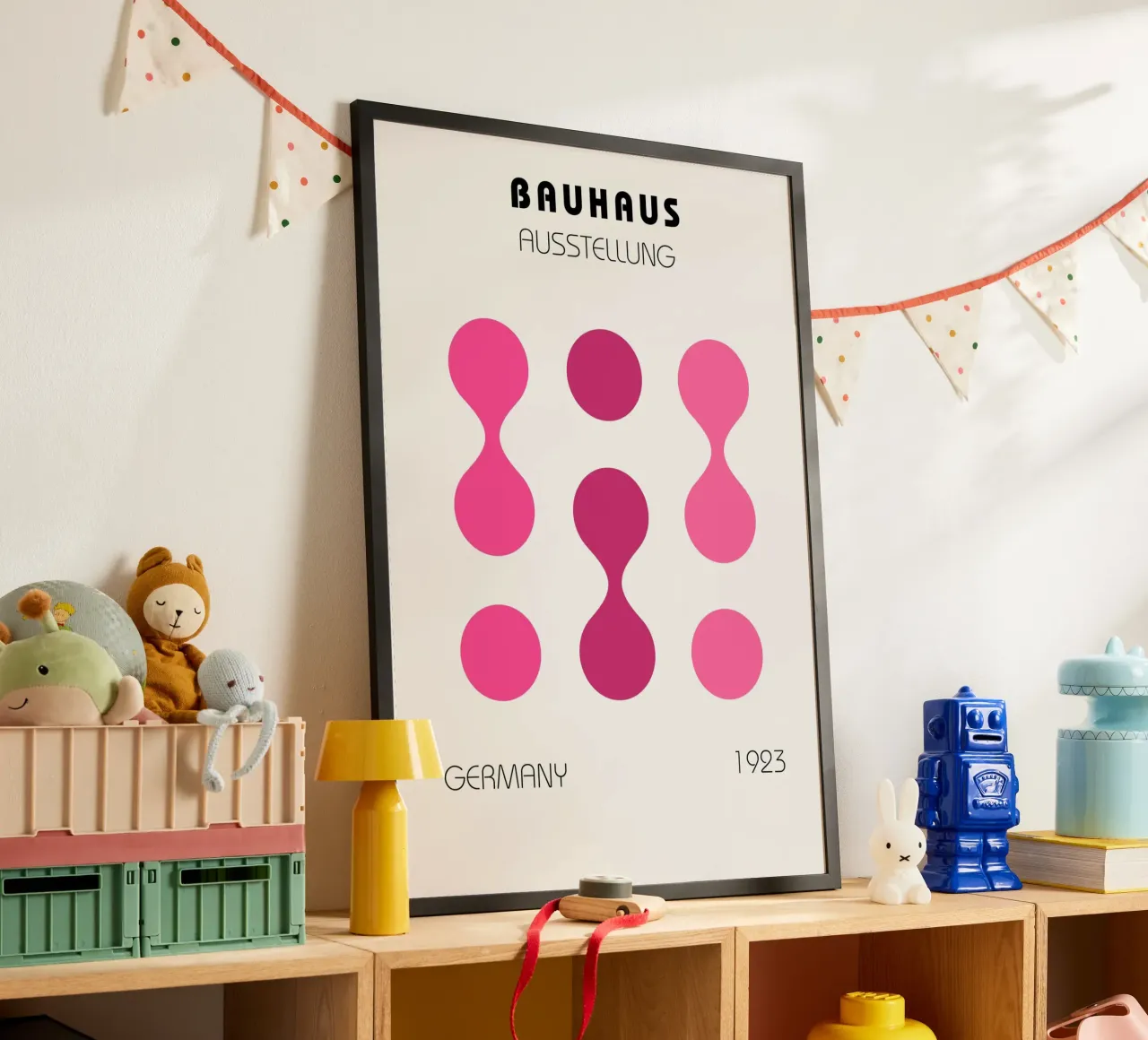 Bauhaus 1923 Pink: Abstract Geometric, Modernist Trend Art Poster mit Kunststoffrahmen von NorwesClub