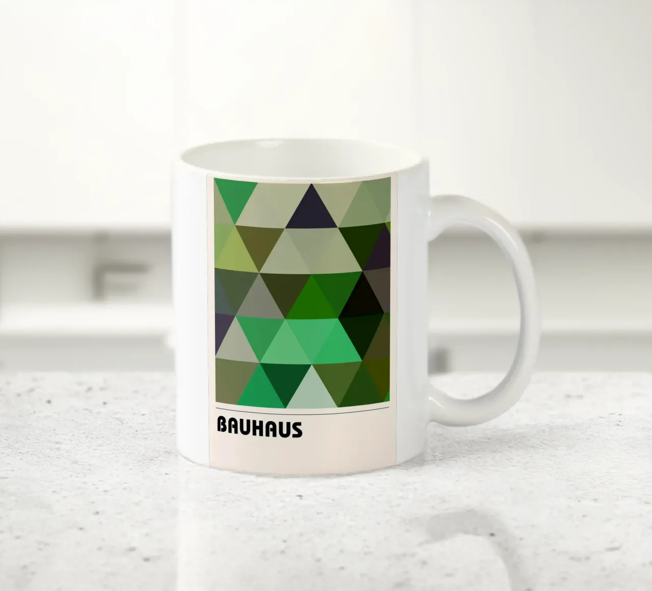Bauhaus Evergreen: Triangoli geometrici, tendenza verde e terra tazza in ceramica da NorwesClub