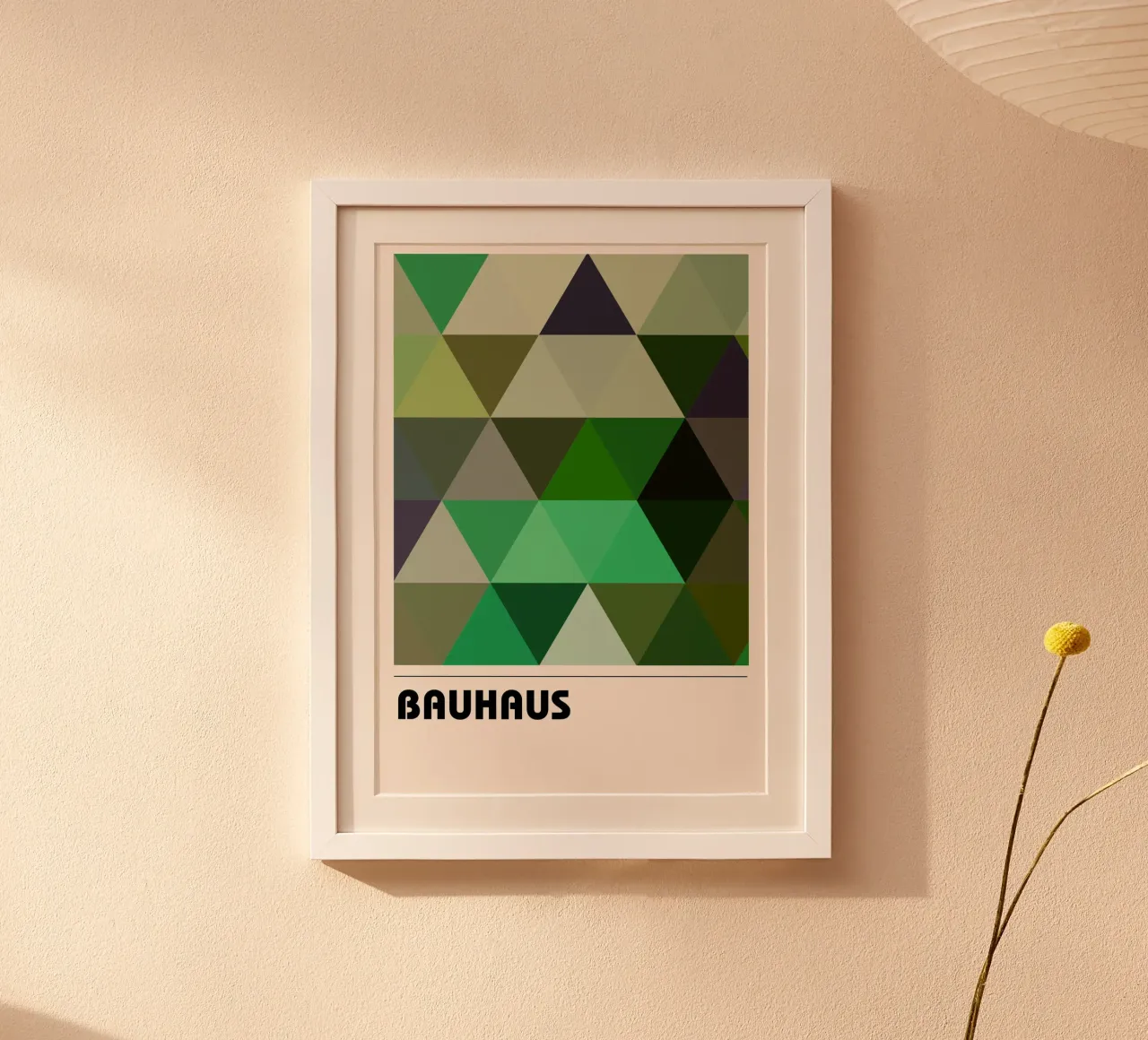 Bauhaus Evergreen: Triangoli geometrici, tendenza verde e terra poster con telaio in alluminio da NorwesClub