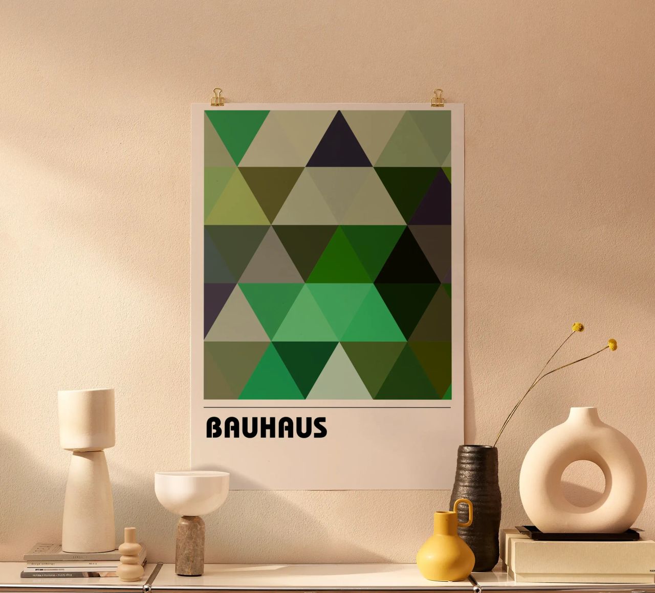 Bauhaus Evergreen: Geometrische Dreiecke, Grün und erdiger Trend Poster von NorwesClub