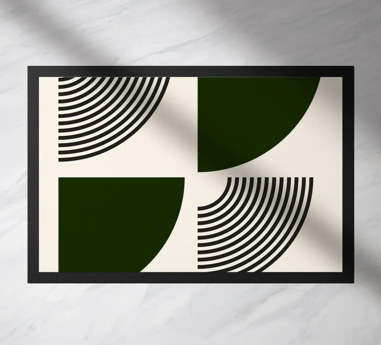 Minimalistische rondingen: Geometrische abstracte, groene en zwarte lijnen A deurmat van NorwesClub