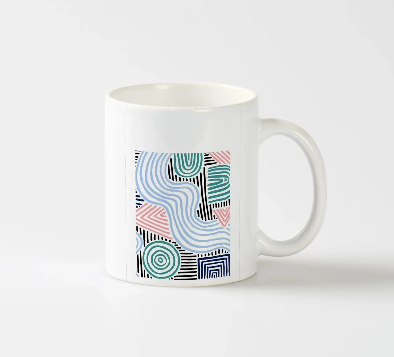 Freeform Abstract: linee e forme disegnate a mano, tendenza moderna A tazza in ceramica da NorwesClub