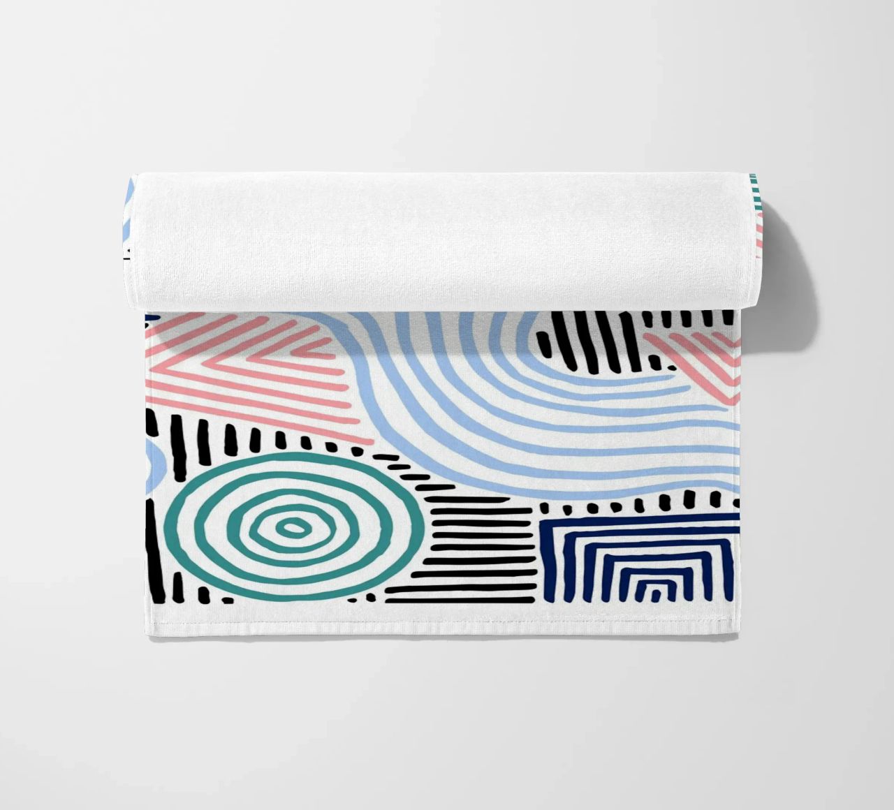 Freeform Abstract: linee e forme disegnate a mano, tendenza moderna A telo mare da NorwesClub